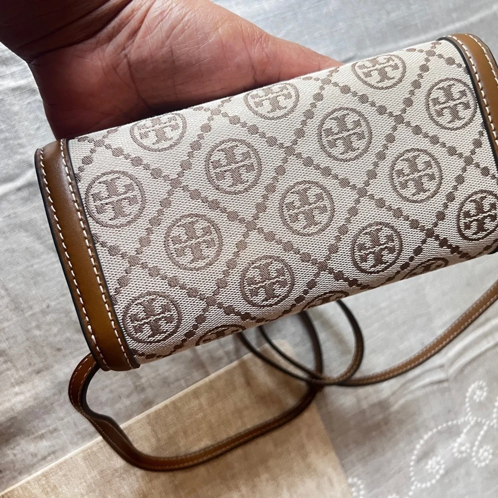 TORY BURCH • MONOGRAM CANVAS CLUTCH CROSSBODY BAG LEATHER LINING